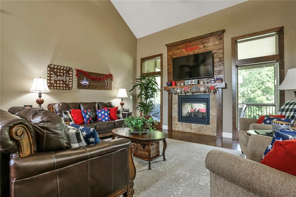 4521 LAKECREST Drive