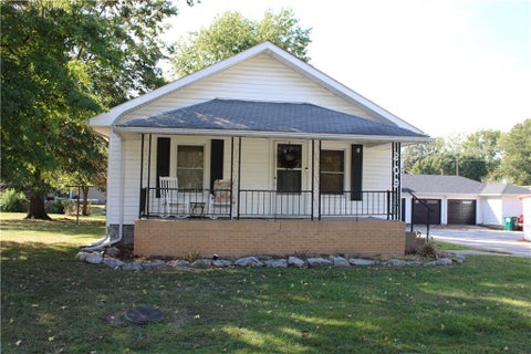 Photo of 209 N Crawford Street, Frontenac, KS 66763 (MLS # 2646575)