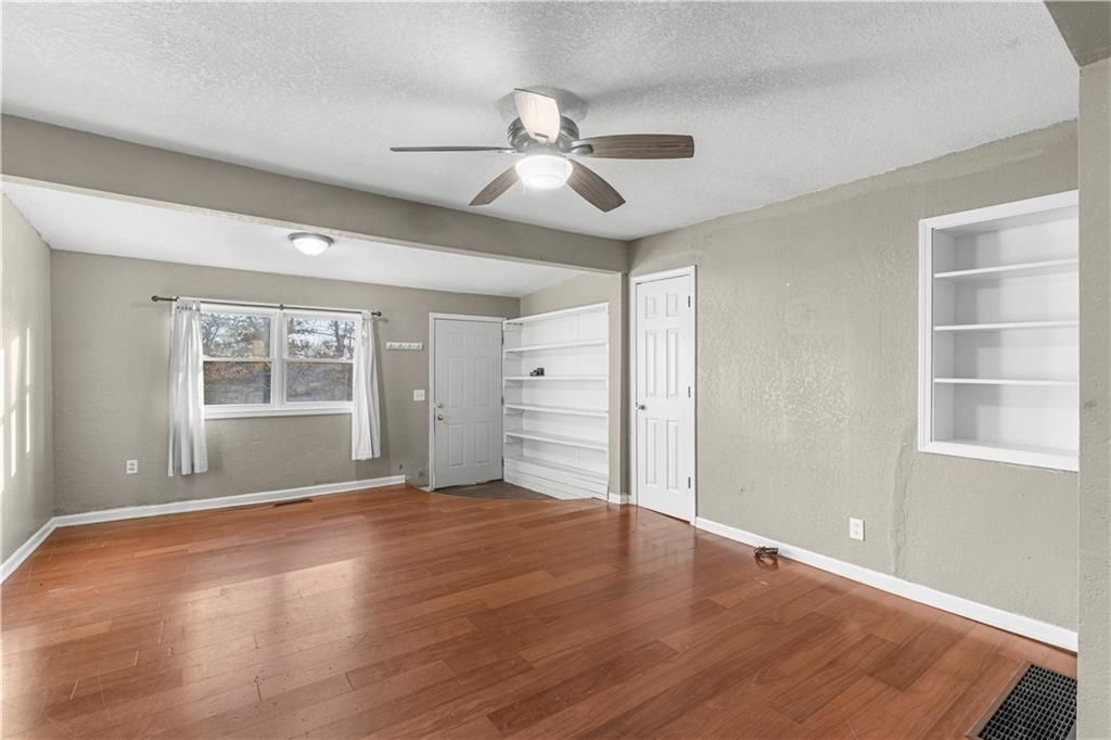 Photo of 7940 Metropolitan Avenue, Kansas City, KS 66111 (MLS # 2592734)
