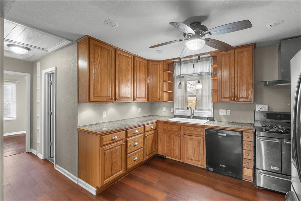 7940 Metropolitan Avenue