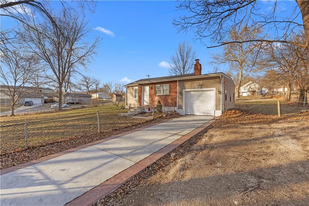 Photo of 7940 Metropolitan Avenue, Kansas City, KS 66111 (MLS # 2592734)