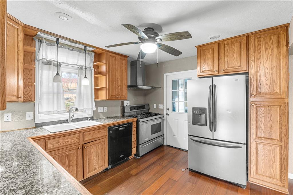 7940 Metropolitan Avenue