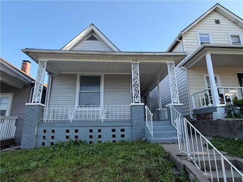 Photo of 518 Barnett Avenue, Kansas City, KS 66101 (MLS # 2616341)
