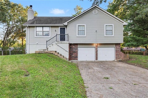 Photo of 3804 NE Woods Court, Lees Summit, MO 64064 (MLS # 2645916)