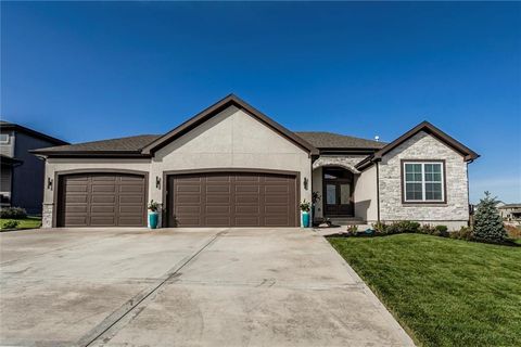Photo of 15475 W 172nd Court, Olathe, KS 66062 (MLS # 2588896)