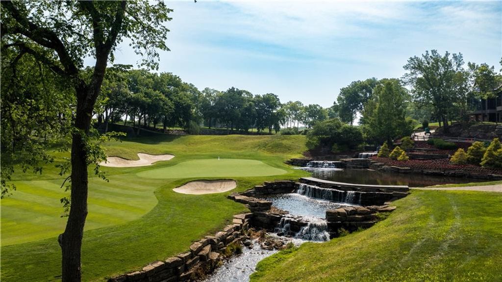 Photo of 17195 Galloway Drive, Stilwell, KS 66085 (MLS # 2507345)