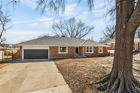 10437 Grand Avenue, Kansas City, MO 64114 - MLS#: 2598920