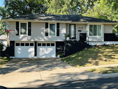 Photo of 12108 E 57th Terrace, Kansas City, MO 64133 (MLS # 2579263)