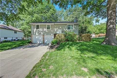 Photo of 12908 S Brougham Drive, Olathe, KS 66062 (MLS # 2619532)