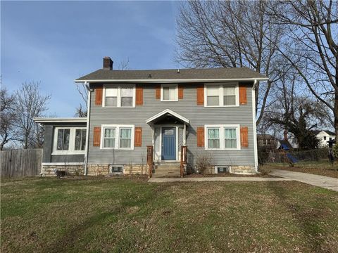 5978 Blue Hills Road Kansas City MO 64110