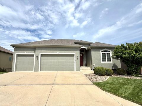 Photo of 13416 W 172nd Street, Overland Park, KS 66221 (MLS # 2616868)