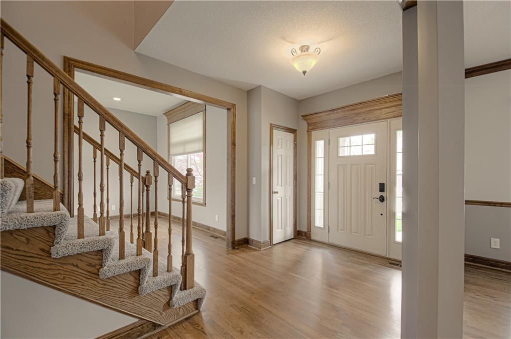 Photo of 1004 Aspen Drive, Liberty, MO 64068 (MLS # 2614186)