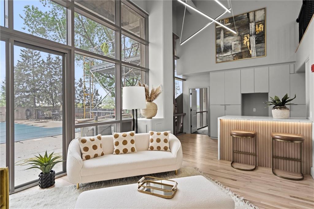 600 E Admiral Boulevard 403