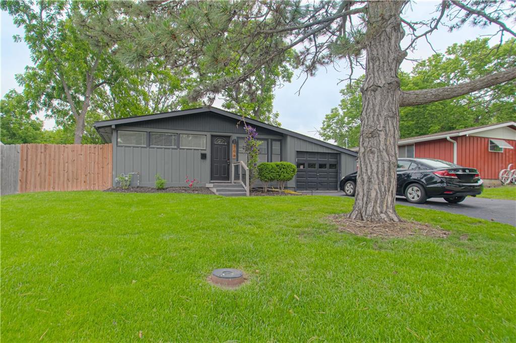 Photo 1 of 28 — 708 S CHESTNUT Avenue, Olathe, KS 66061