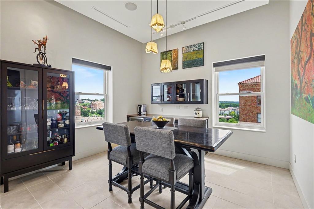229 Ward Parkway 1001B