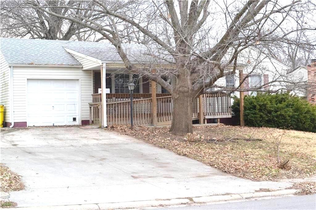Photo 1 of 40 — 3601 N Pleasant Street, Independence, MO 64050