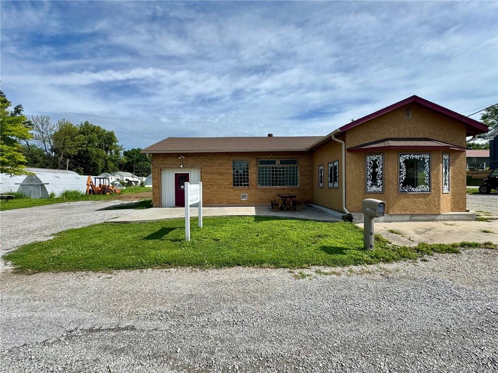 Photo 1 of 15 — 101 W Walnut Street, Waverly, MO 64096