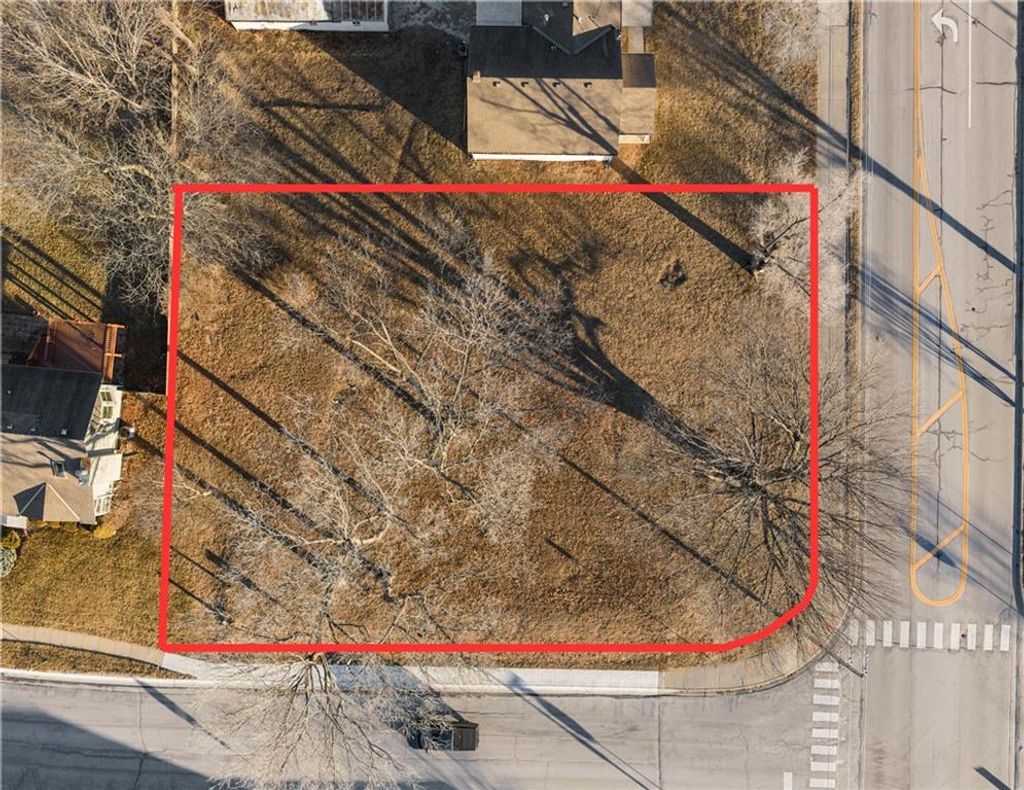 Photo of 342 NE Victoria Drive, Lees Summit, MO 64086 (MLS # 2596744)