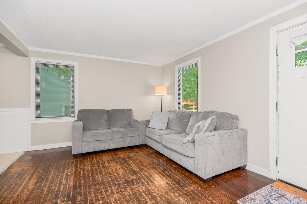 4335 N Oak Trafficway