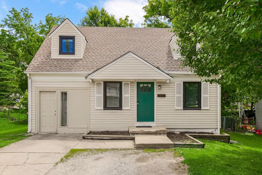 4335 N Oak Trafficway