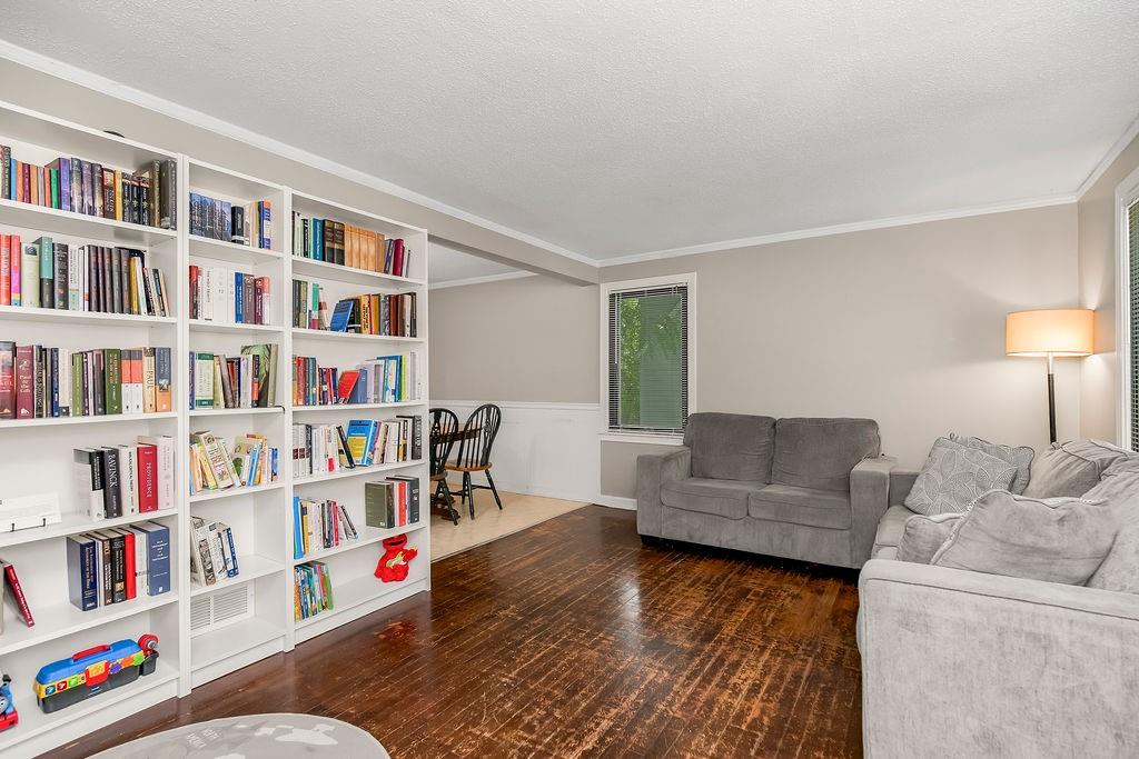 4335 N Oak Trafficway