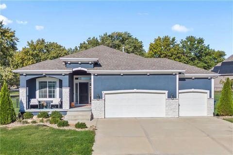 Photo of 4400 SW Nautilus Place, Lees Summit, MO 64082 (MLS # 2583196)