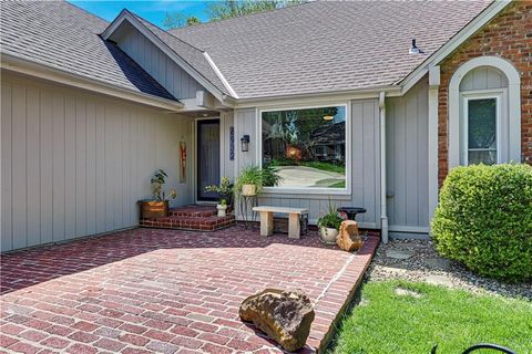 Photo of 6932 Cottonwood Drive, Shawnee, KS 66216 (MLS # 2619215)