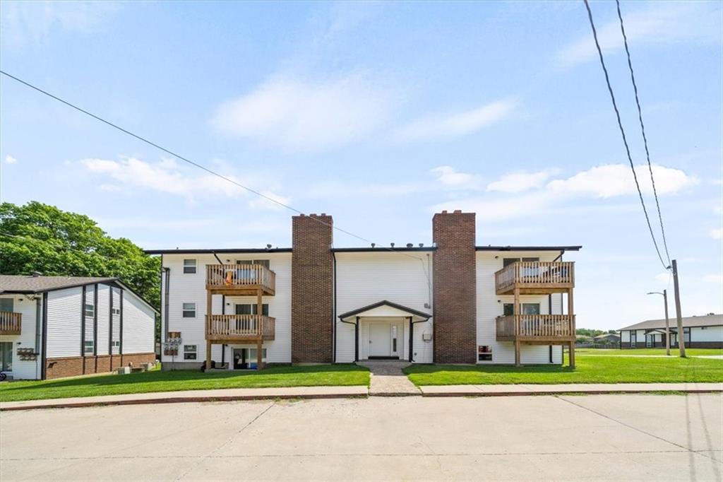 1002 Twin Oaks Terrace