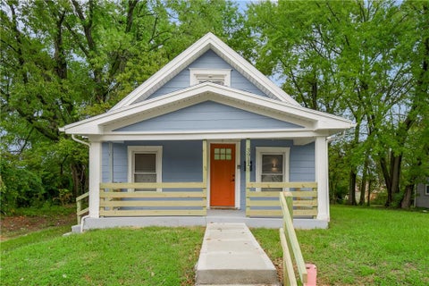 Photo of 3911 Myrtle Avenue, Kansas City, MO 64130 (MLS # 2642487)