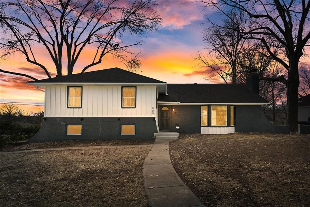 Photo of 809 Swope Drive, Independence, MO 64056 (MLS # 2598718)