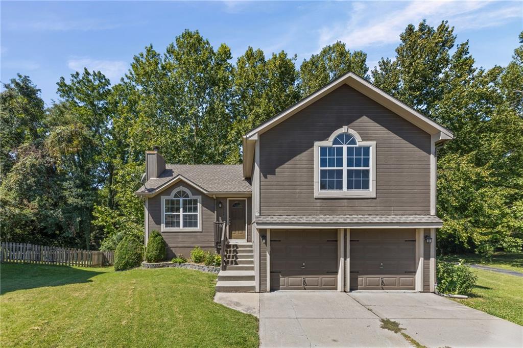 Photo of 1117 Meadowlark Lane, Liberty, MO 64068 (MLS # 2641165)