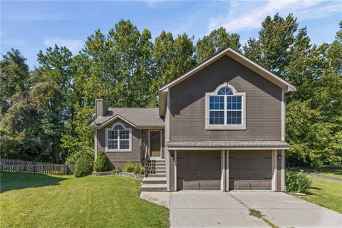 Photo of 1117 Meadowlark Lane, Liberty, MO 64068 (MLS # 2641165)