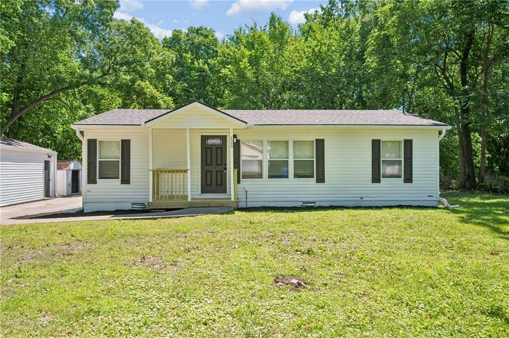 Photo of 125 Gould Street, Tonganoxie, KS 66086 (MLS # 2627376)
