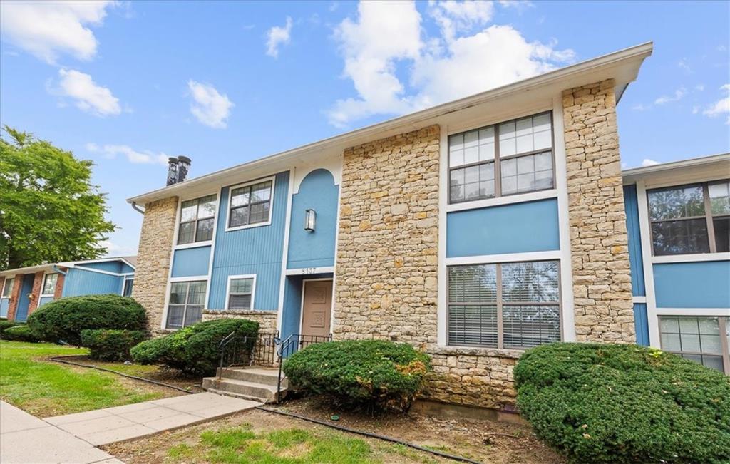 8137 Holmes Road 201