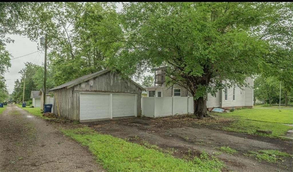Photo of 300 S Delaware Avenue, Columbus, KS 66725 (MLS # 2607997)
