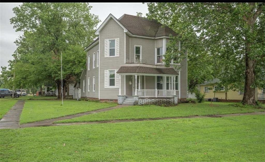 Photo of 300 S Delaware Avenue, Columbus, KS 66725 (MLS # 2607997)