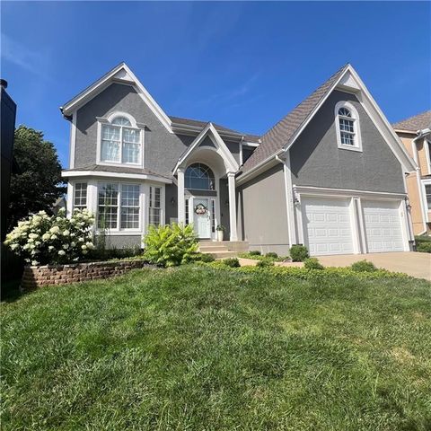 Photo of 11210 W 132nd Terrace, Overland Park, KS 66213 (MLS # 2570274)