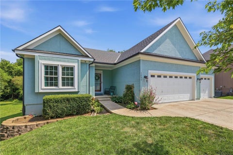 Photo of 1221 SW Sunflower Drive, Lees Summit, MO 64081 (MLS # 2631651)