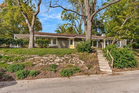 Photo of 622 Walnut Street, Liberty, MO 64068 (MLS # 2648685)