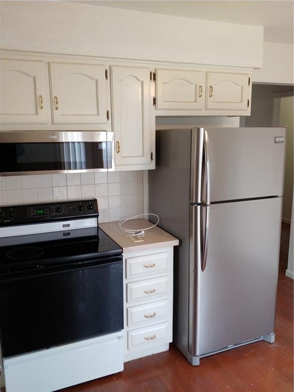 7427 & 7429 Englewood Lane