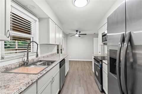 Tiny photo for 403 Kingsley Avenue, Liberty, MO 64068 (MLS # 2630210)