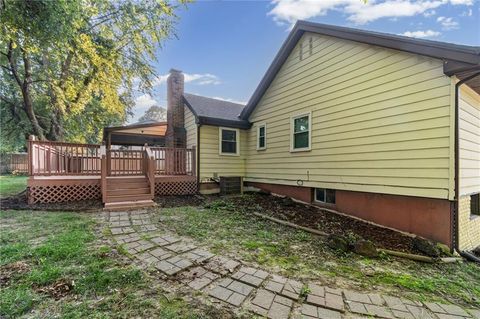 Tiny photo for 403 Kingsley Avenue, Liberty, MO 64068 (MLS # 2630210)