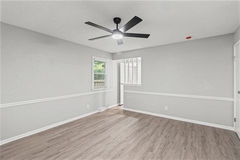Tiny photo for 403 Kingsley Avenue, Liberty, MO 64068 (MLS # 2630210)