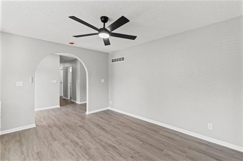 Tiny photo for 403 Kingsley Avenue, Liberty, MO 64068 (MLS # 2630210)