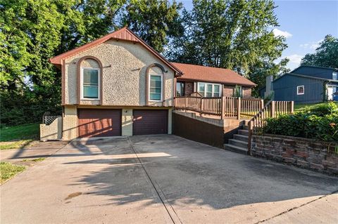 Tiny photo for 403 Kingsley Avenue, Liberty, MO 64068 (MLS # 2630210)