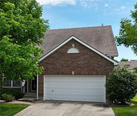 Photo of 1147 SW Arborfair Drive, Lees Summit, MO 66082 (MLS # 2629242)