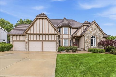 Photo of 11012 W 125th Street, Overland Park, KS 66213 (MLS # 2610137)