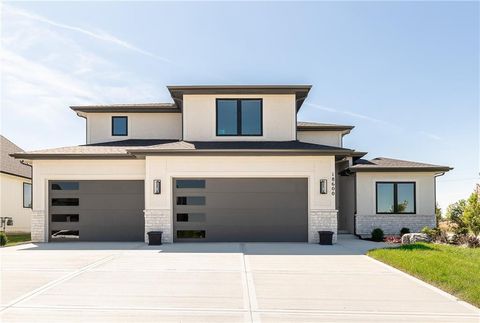 Photo of 18617 Mohawk Lane, Overland Park, KS 66085 (MLS # 2615919)