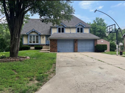Photo of 128 SW 26TH Street, Blue Springs, MO 64015 (MLS # 2647618)