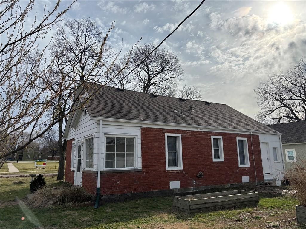 Photo of 8 S Mulberry Street, Louisburg, KS 66053 (MLS # 2609030)